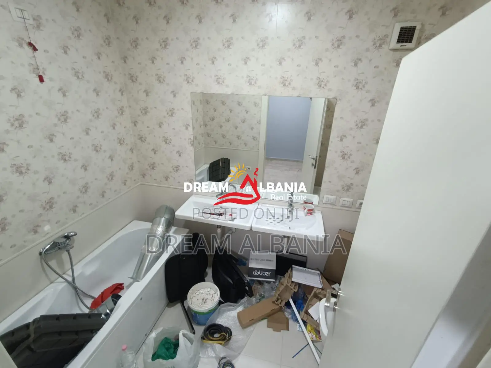 Jepet Me Qera Ambient Biznesi tek Zogu i Zi (ID 42611542)