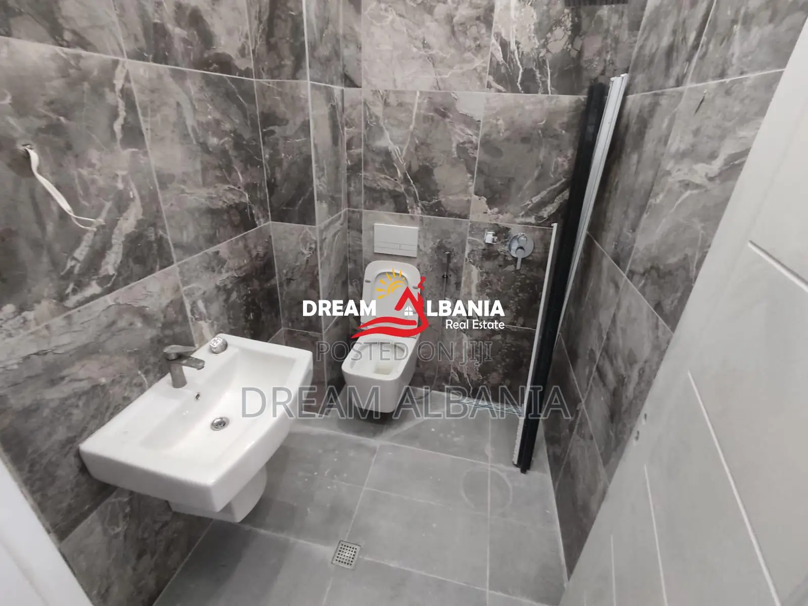 Jepet Apartament 2+1+2wc me Qera ne Rrugen 5 Maji prane Concord Center
