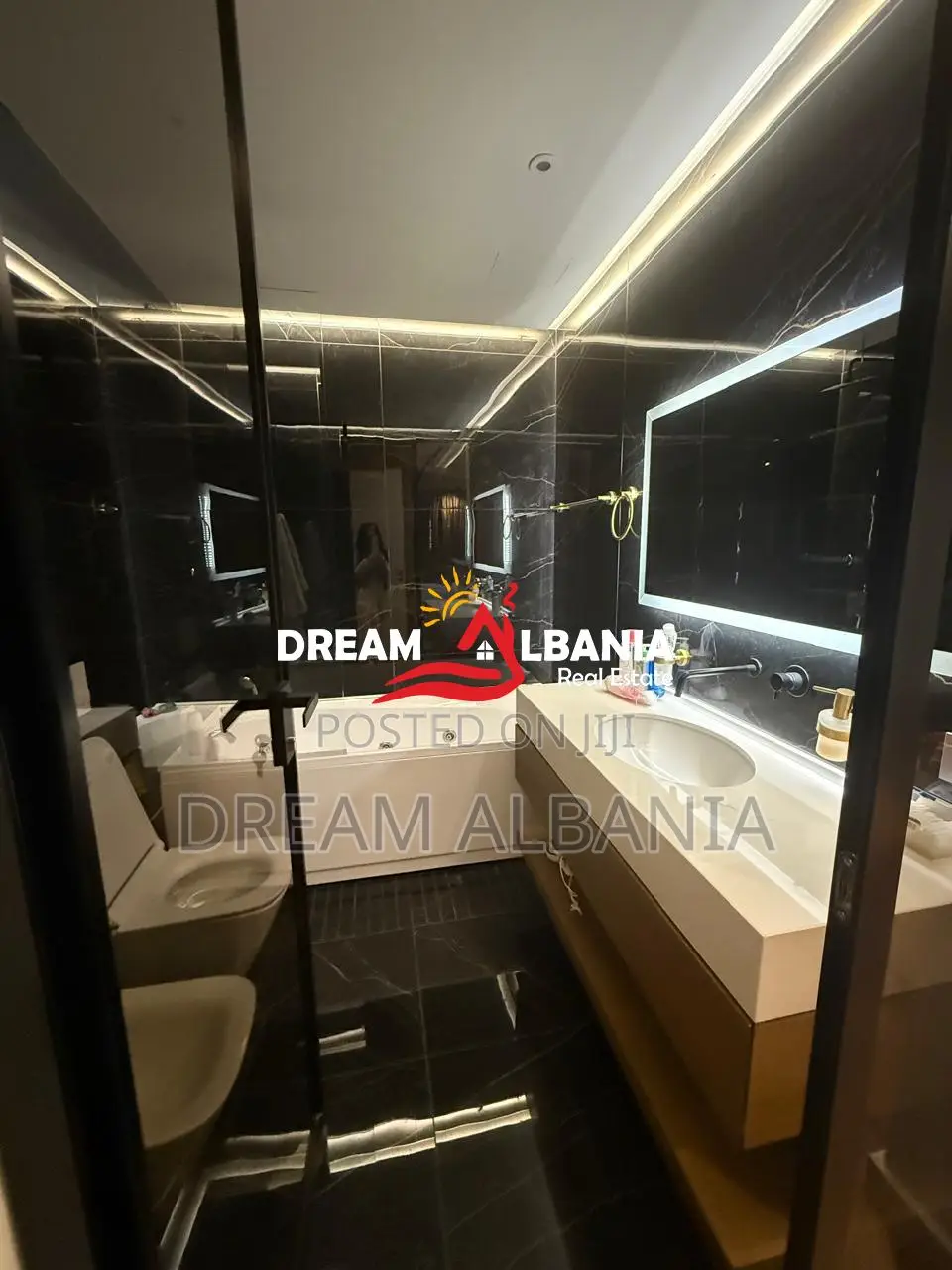 Apartament me qera 2+1+2 tualete tek Komuna e Parisit KIKA 2, Tirane (