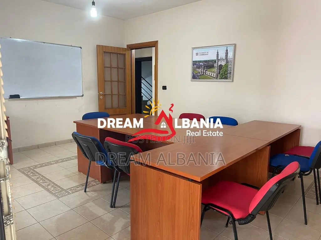 Zyre me qera ne Don Bosko prane Vizion +, Tirane (ID 42611400 )
