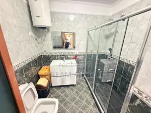 Jepet Apartament 2+1+2 me qera Tek Rruga e Barikadave, prane hotel Are