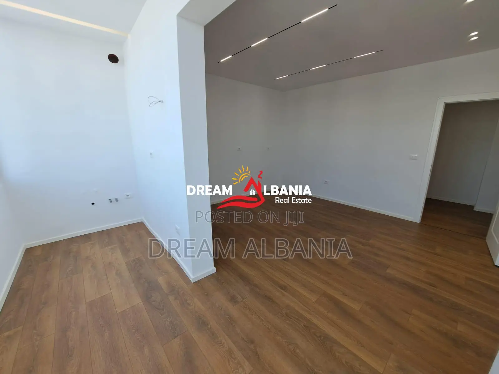 Apartament 1+1 ne Shitje prane Kryqezimit 21 Dhjetorit (ID 51110005)