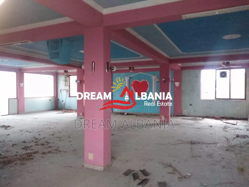 Jepet ambjent me qera me oborr ne Laknas, Tirane (ID 4281171)