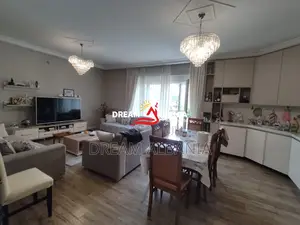 Shitet kat vile ne zonen e Ali Demit prane Rruges Myslym Lela (ID 4151