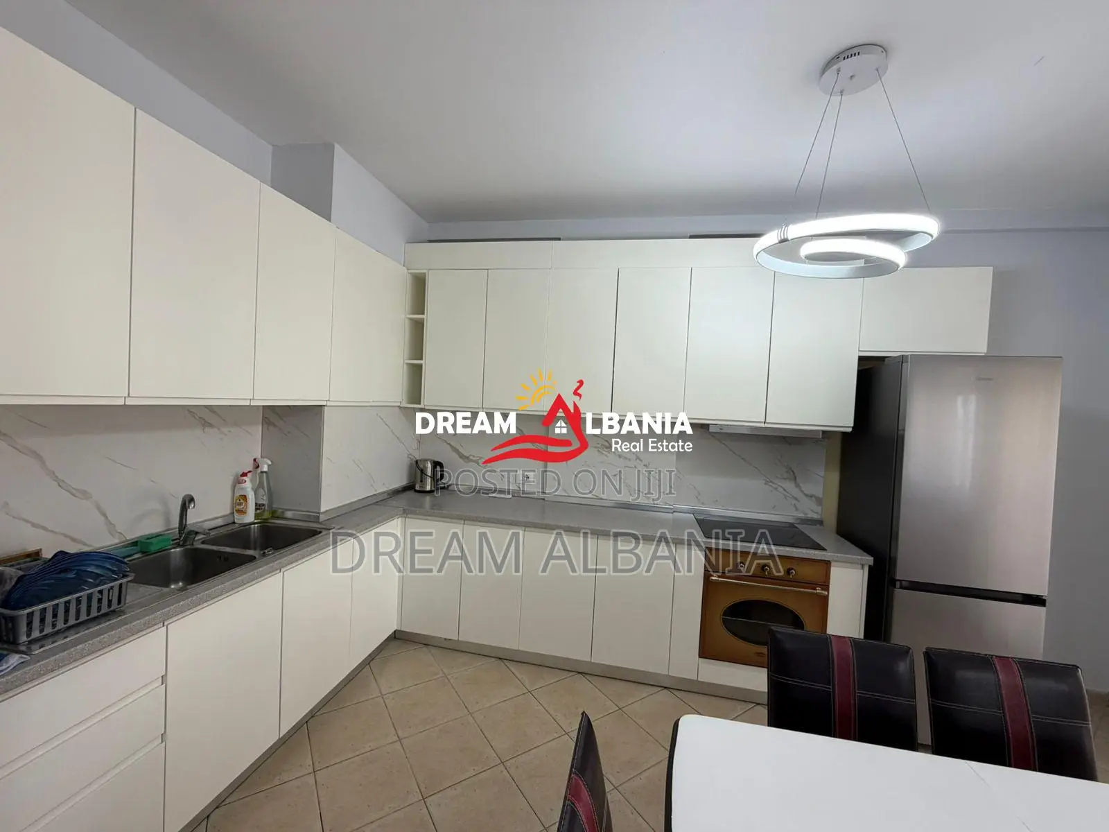 Jepet me qera apartament 2+1+2 me Post parkimi tek 9 -kateshet, Tirane