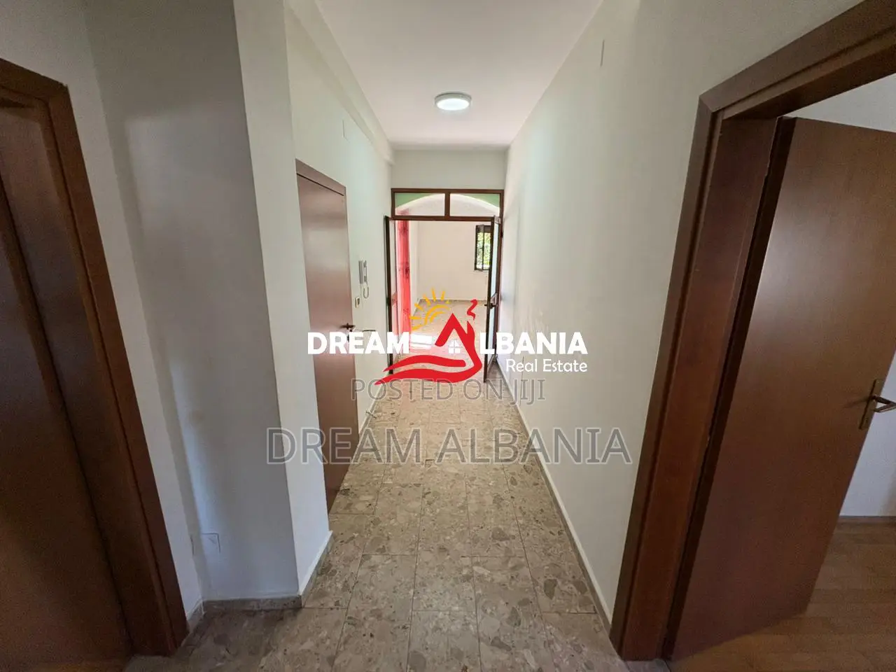 Shitet Apartament 2+1 prane Venue në Xhamllik, Tiranë (ID 41212272)