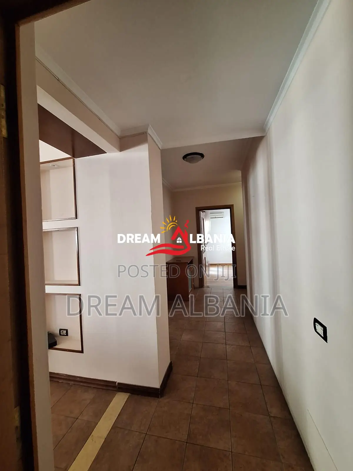 Jepet Apartament 3+1+2 me qera afer rrethrrotullimit te Komuna Parisit