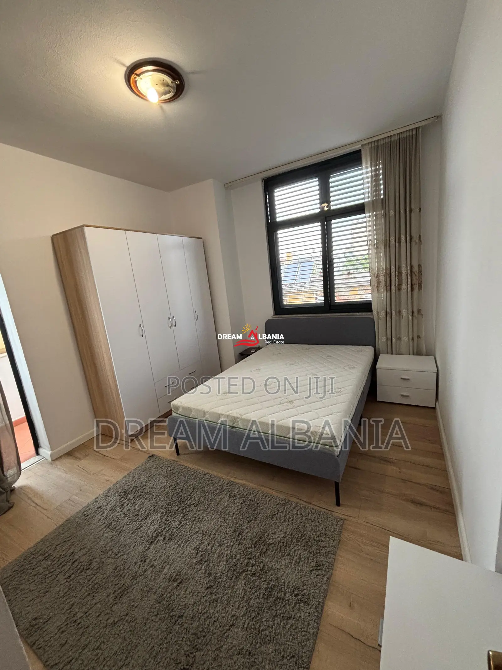Jepet me qera apartament 3+1+2 wc+3 ballkone tek Rruga e Kavajës, Tira