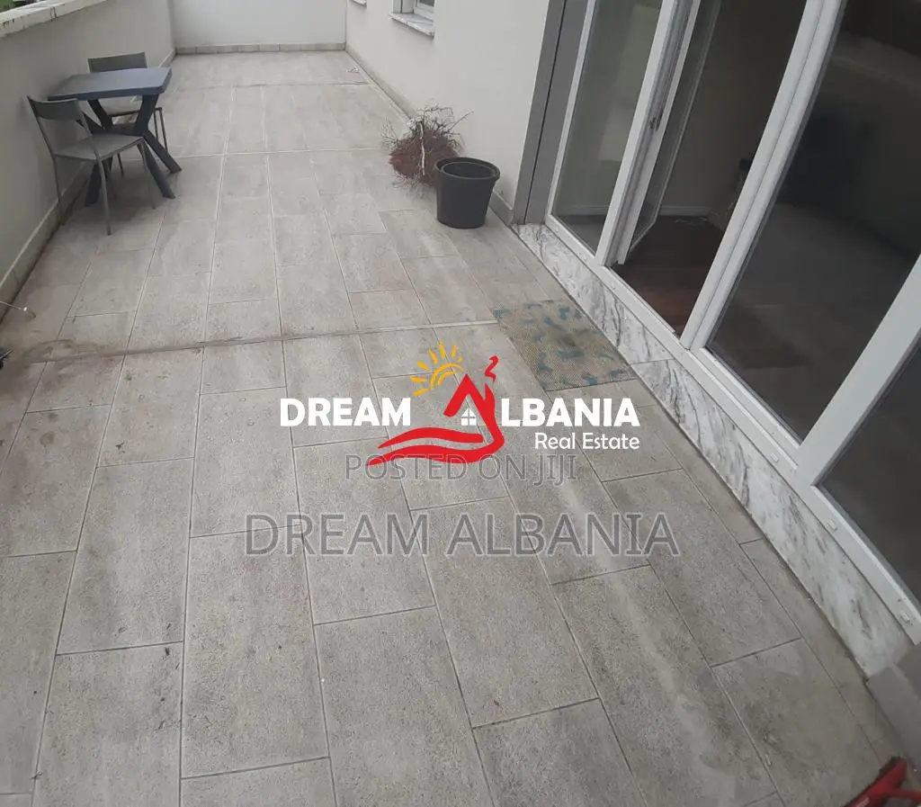 Apartament 2+1 me qera ne zonen e Zogut te Zi tek Ring Center ne Tiran