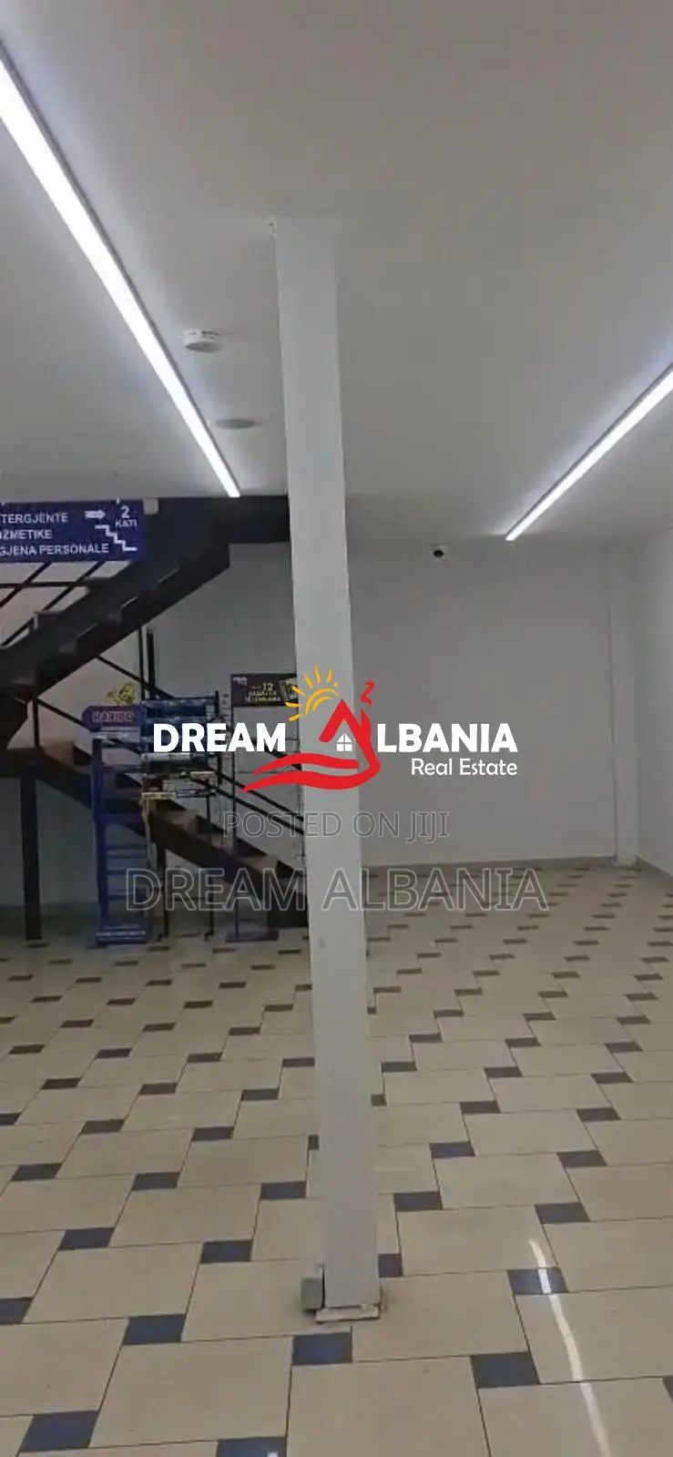 Jepet dyqan dublex me qera ne rrugen Islam Alla, Tirane (ID 42711089)