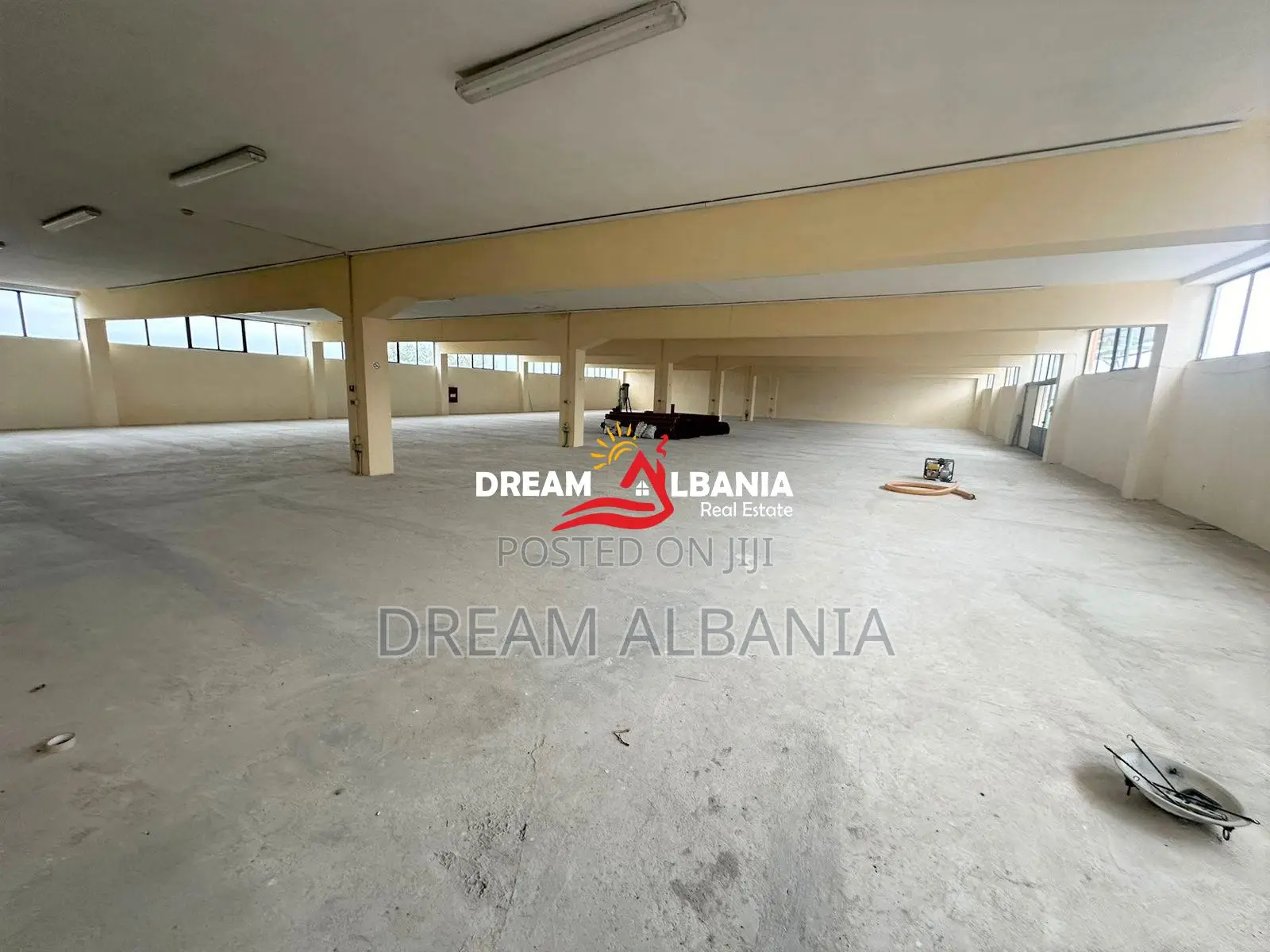 Magazine me qera ne Autostraden TR-DR prane City Park ne Tirane (ID 42