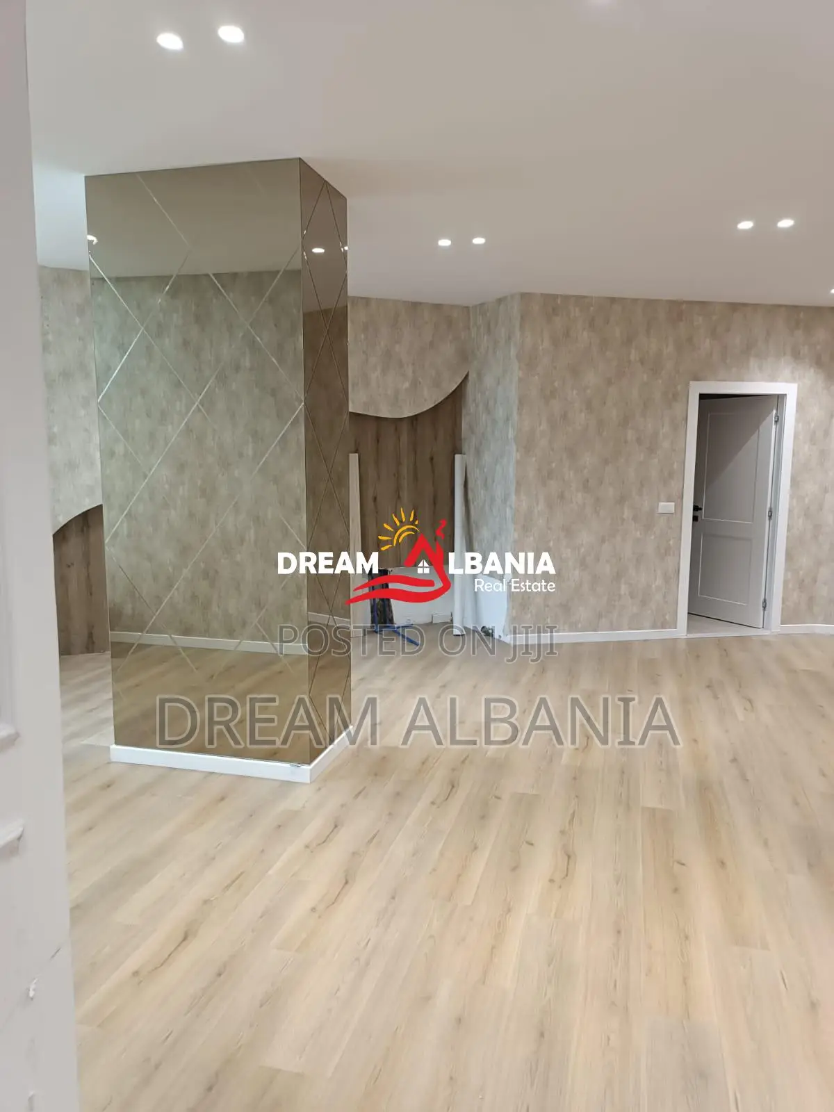 Ambient Biznesi në Astir prane pastiçeri “Nela 5” ( ID 42611419 )