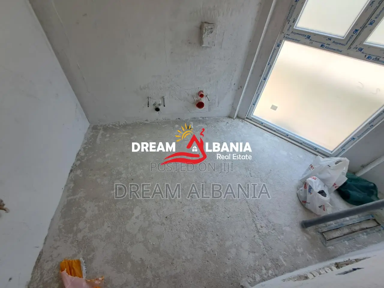 Dubleks 3+1 ne shitje tek liqeni I thate prane Radisson Hotel ne Tiran