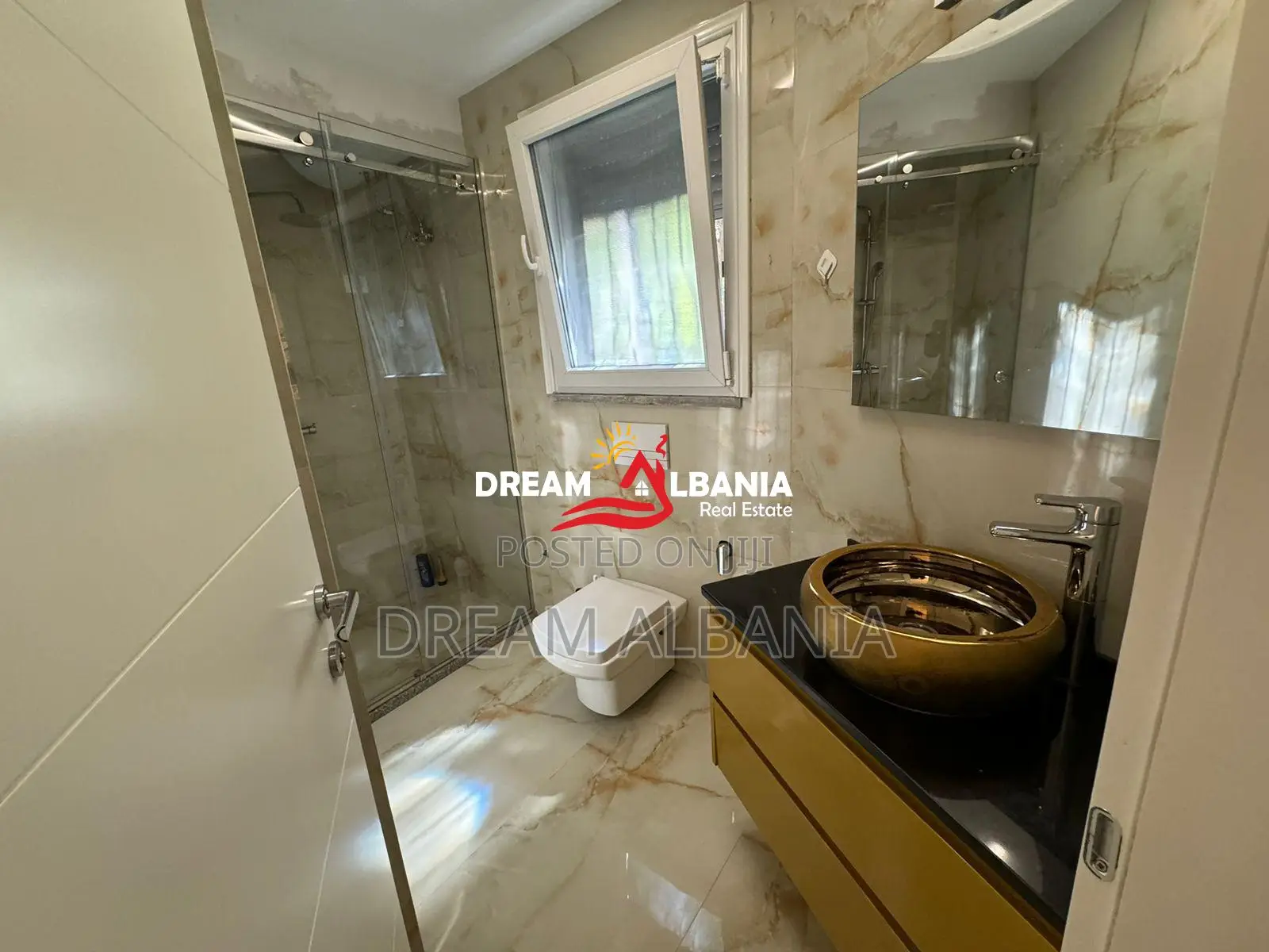 Super Apartament 2+1 me Qera Liqeni i Thate, prane Hotel Radisson (ID 