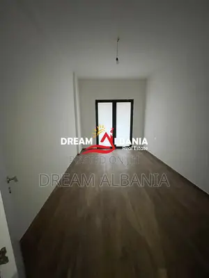 Jepet ambient me qera tek Rruga e Dibres prane Kompleks Arlis ( ID 426