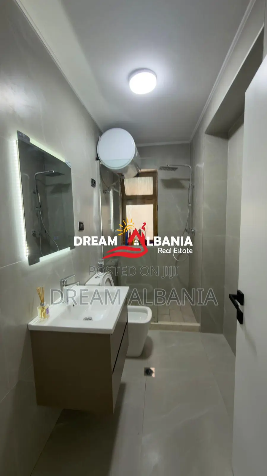 Apartament 2+1 me post parkimi me qera ne afersi te Gjykates se Rrethi