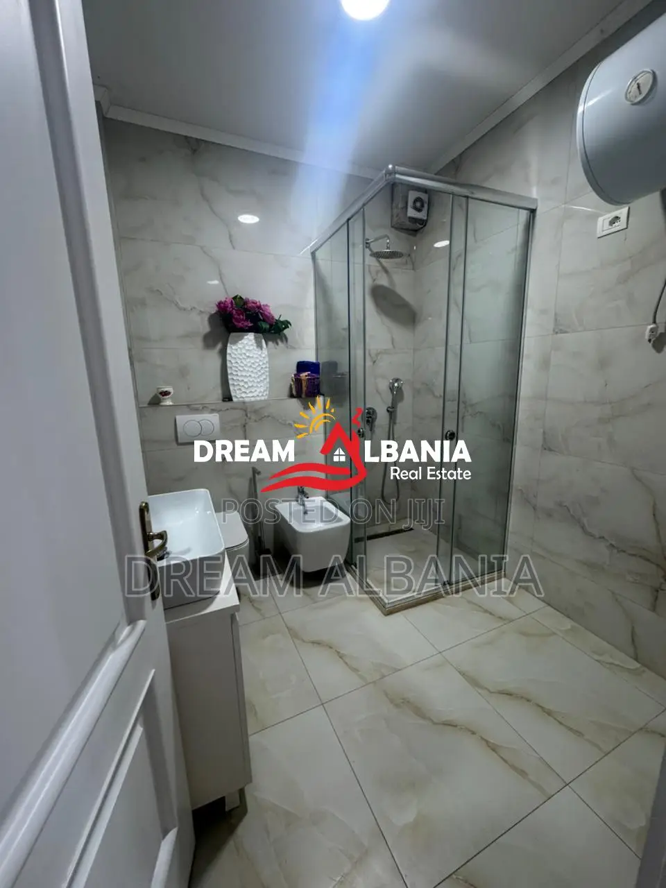 Apartament 2+1+2 me qera ne Qender prane Toptani Center, Tirane (ID 42
