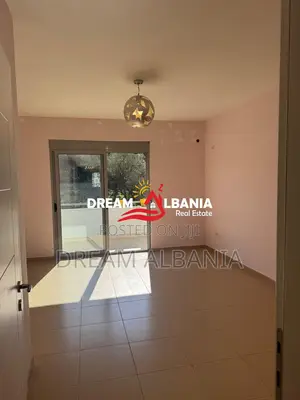 Shitet apartament 3+1+3 ne zonen e Kopshtit Zoologjik prane Sona Resid