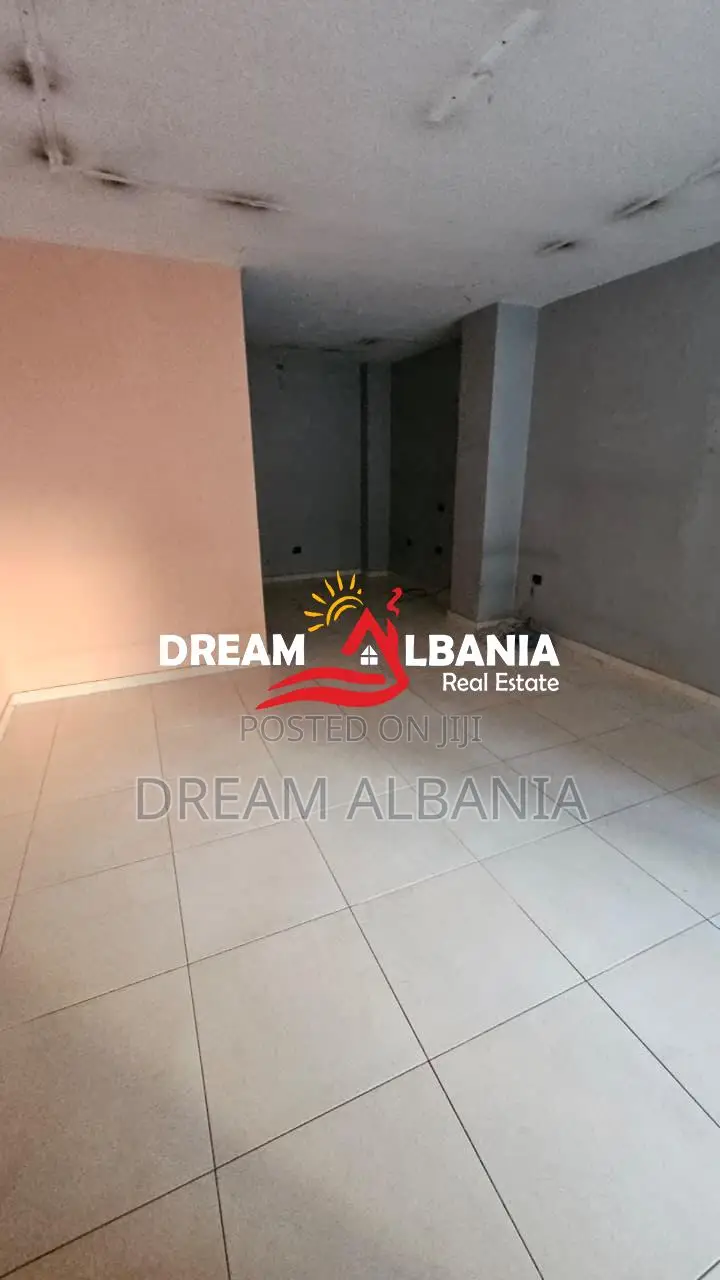 Dyqan me qera buze rruge prane EHW ne Rrugën Bardhyl, Tirane ( 4271118