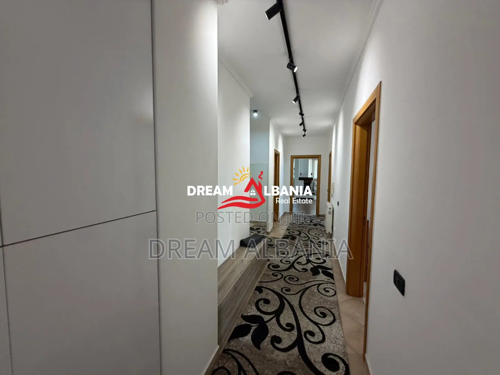 Apartament 3+1+2 me qera tek komuna e parisit prane kompleksit Kika (I