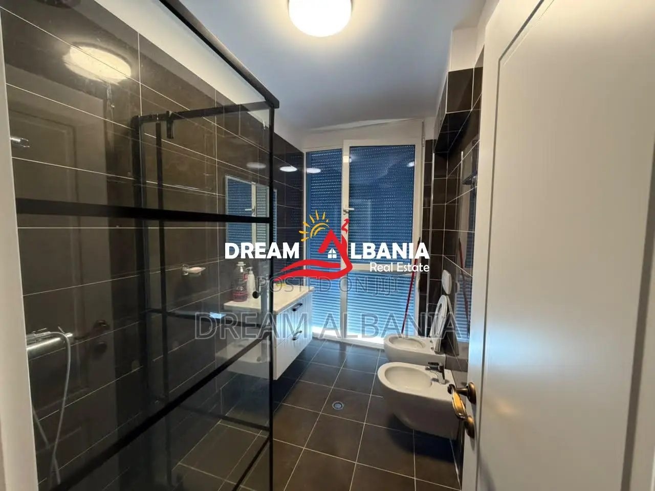 Jepet Apartament 2+1 me qera tek Rruga e Barikadave (ID 42215603)