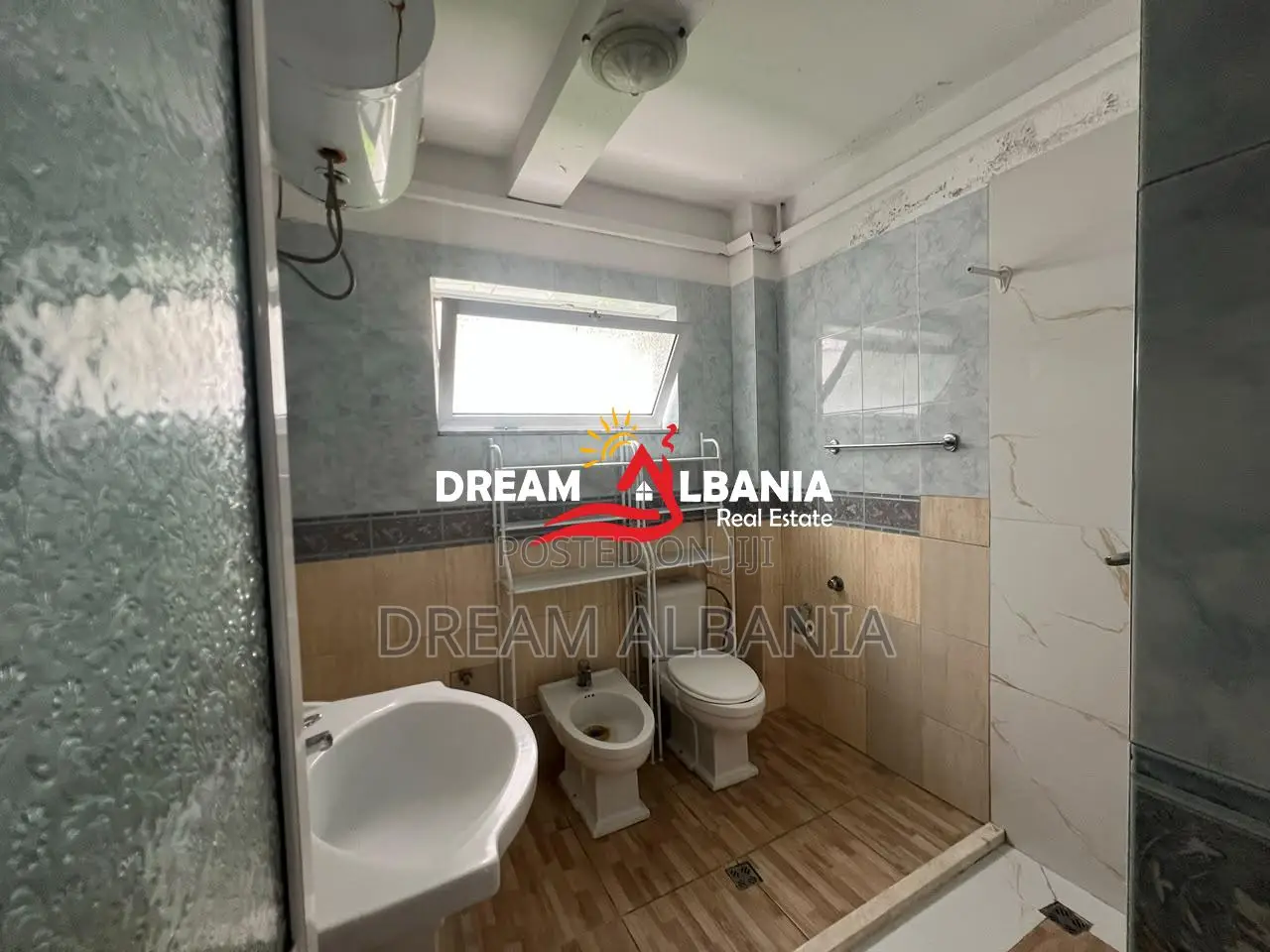 Apartament me qera 2+1 Duplex me verande tek Kristal Center afer Autos