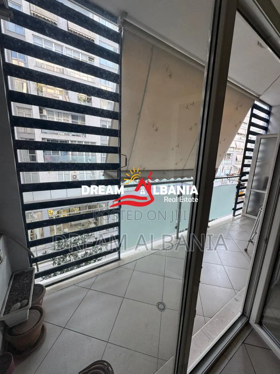Shitet Apartament1+1 Komuna e Parisit, Kompleksi Kika 2 (ID 51110004)