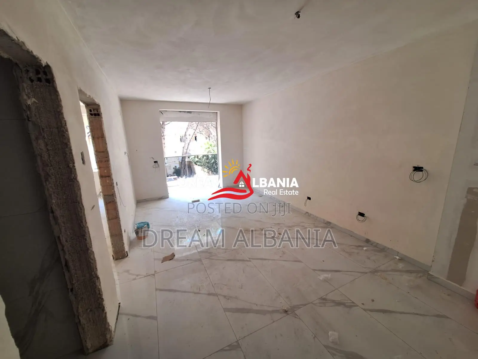Shitet Apartament 1+1 Tek Mali Robit, Golem (41111590)