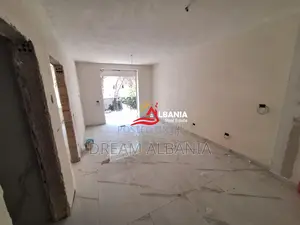 Shitet Apartament 1+1 Tek Mali Robit, Golem (41111590)