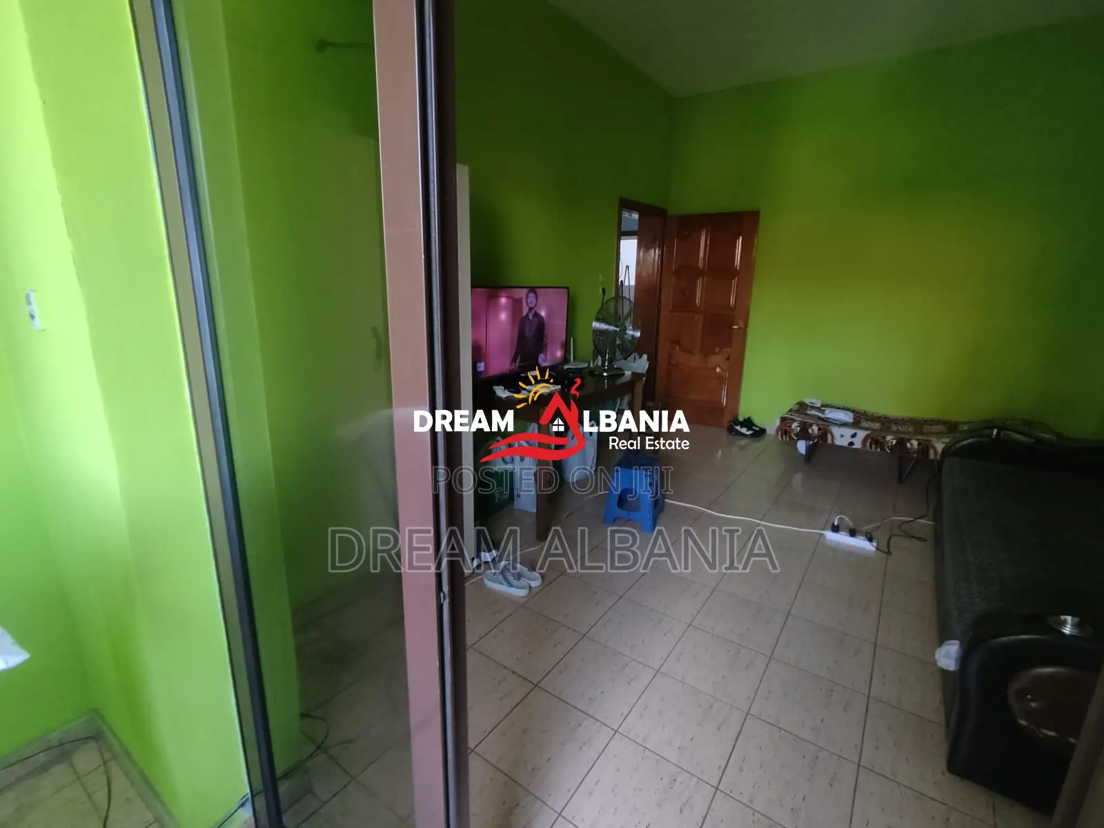 Shitet Apartament 1+1 ne Rrugen e Dibres prane Medresese (ID 4119479)