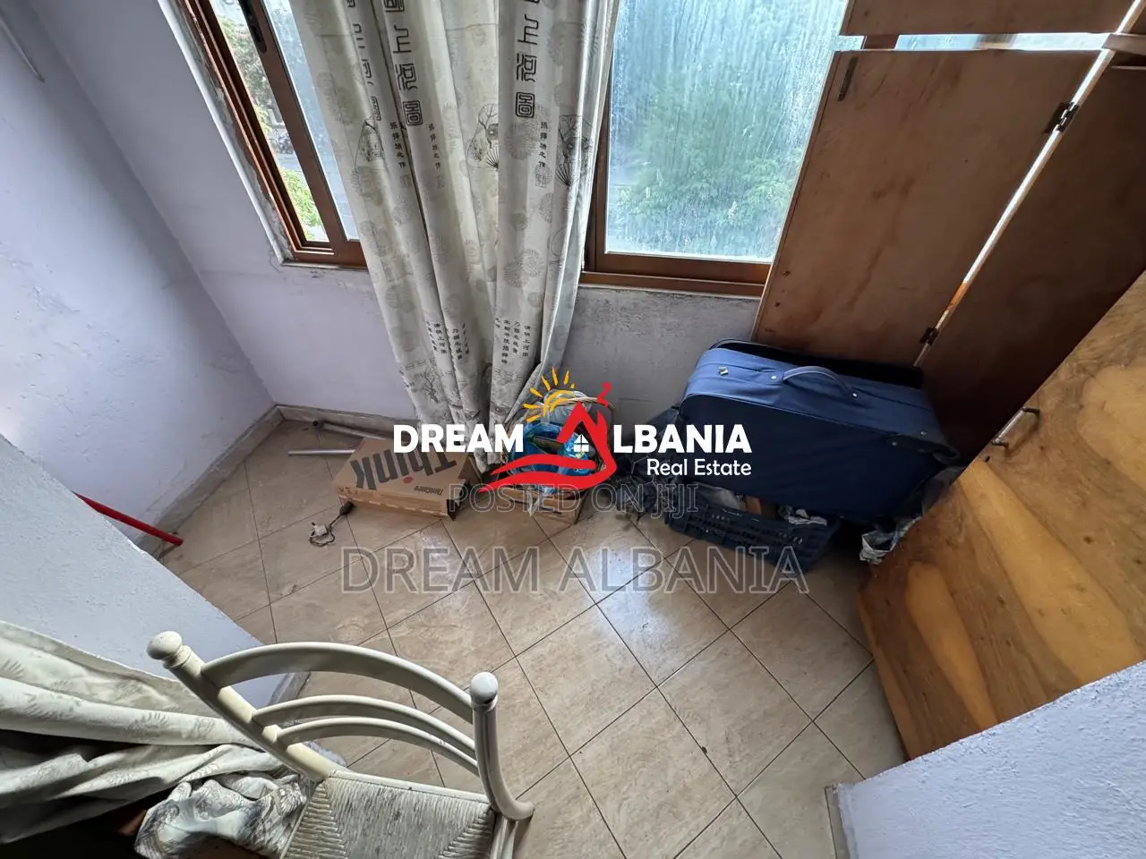 Shiten 2 Apartamente (1+1 dhe 2+1) tek Kryqezimi i 21 Dhjetorit (ID 41