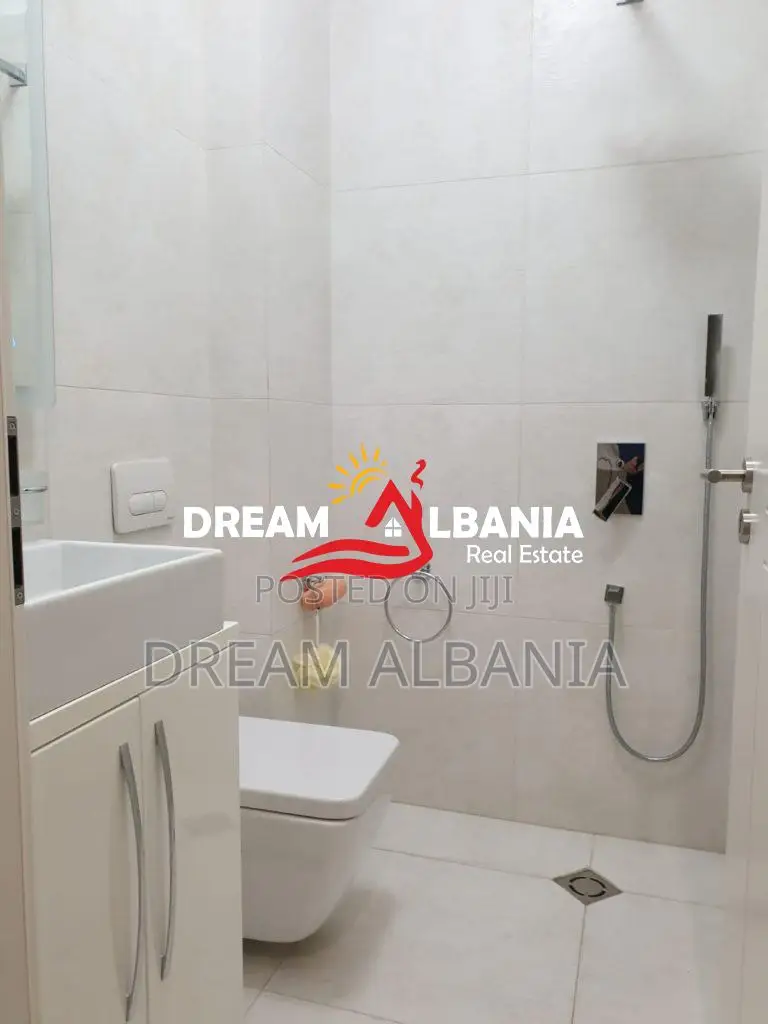 Super Apartament 3+1+2 ne shitje te Liqeni i Thate rruga Peti (ID 4131