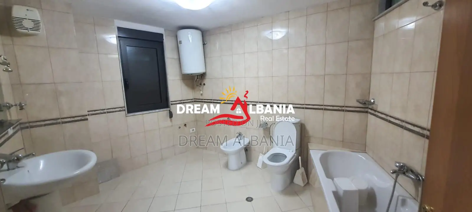 Jepet me qera ambient biznesi ne Rrugen e Kavajes prane Qendres (ID 42