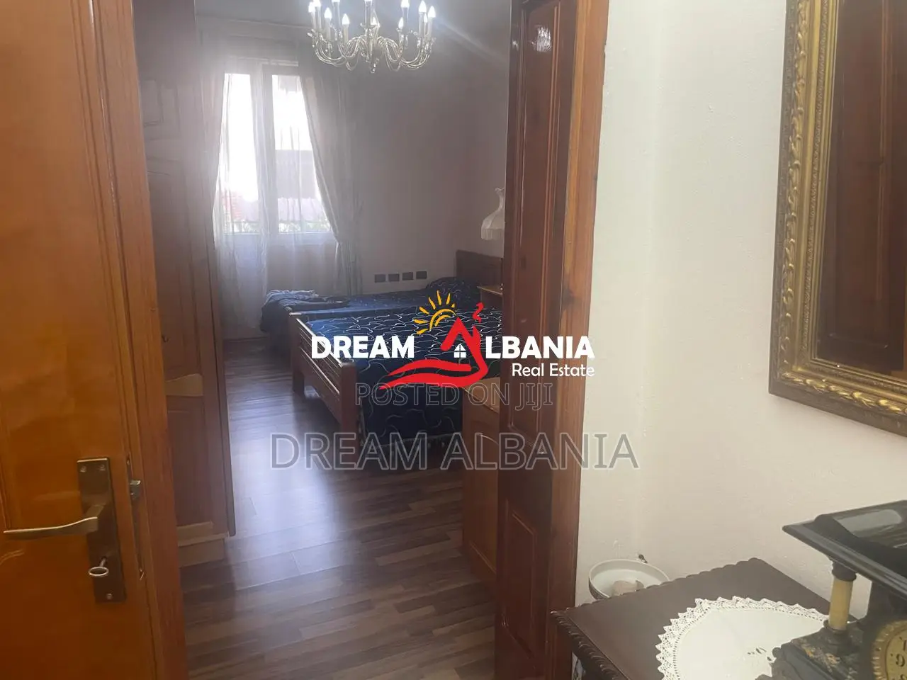 Shitet apartament 3+1 ne zonen e Katund i Ri prane Rruges Arkitekt Sin