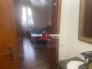 Shitet apartament 3+1 ne zonen e Katund i Ri prane Rruges Arkitekt Sin