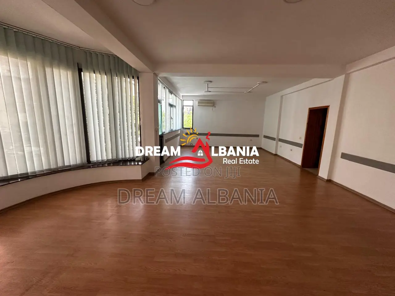2 Ambjente per zyra me qera ne zonen e Varri Bamit (ID 42611106).