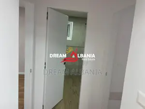 Jepet Apartament/Ambient Biznesi ne zonen e Brrylit prane Maternitetit