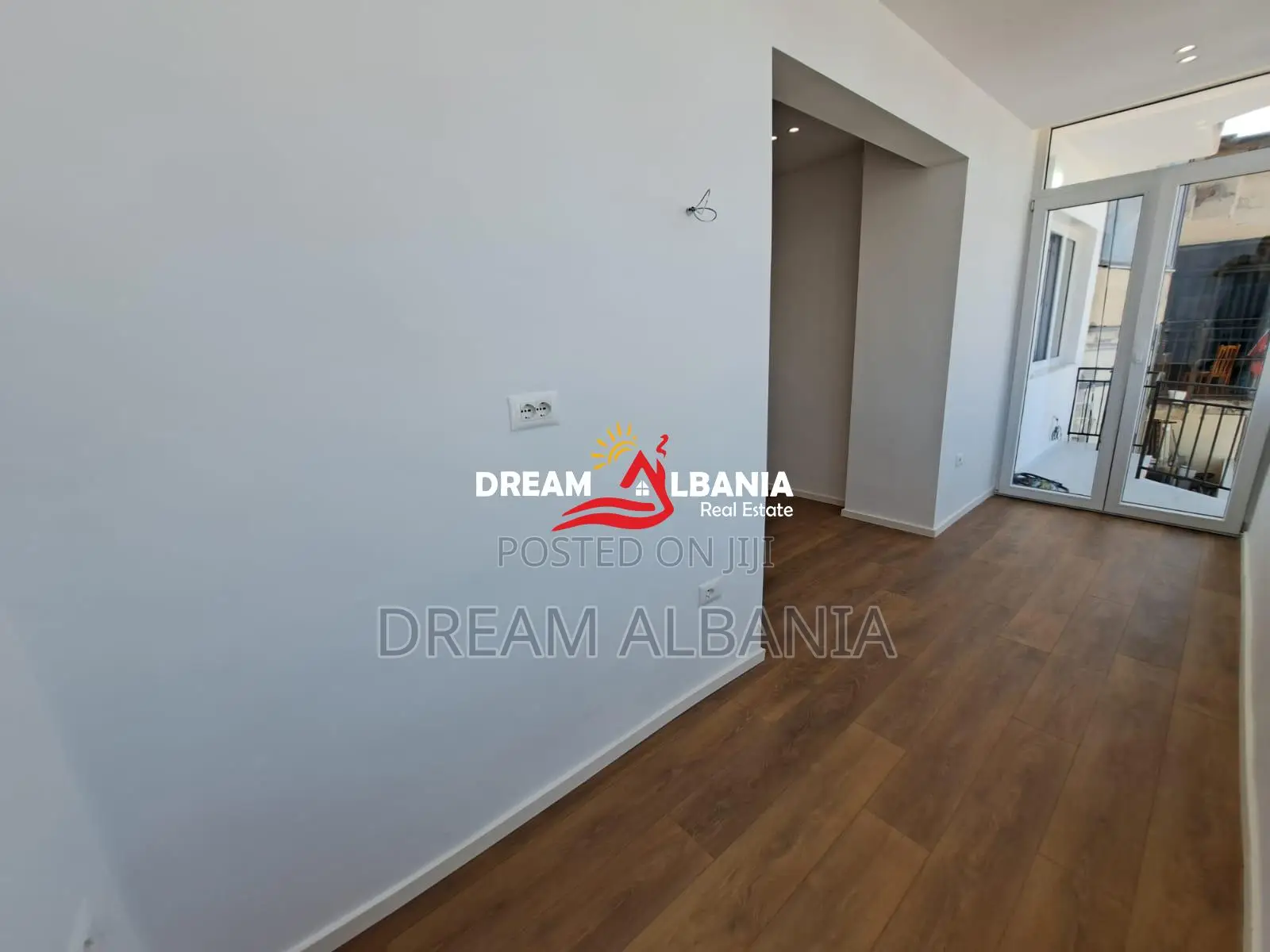 Apartament 1+1 ne Shitje prane Kryqezimit 21 Dhjetorit (ID 51110005)