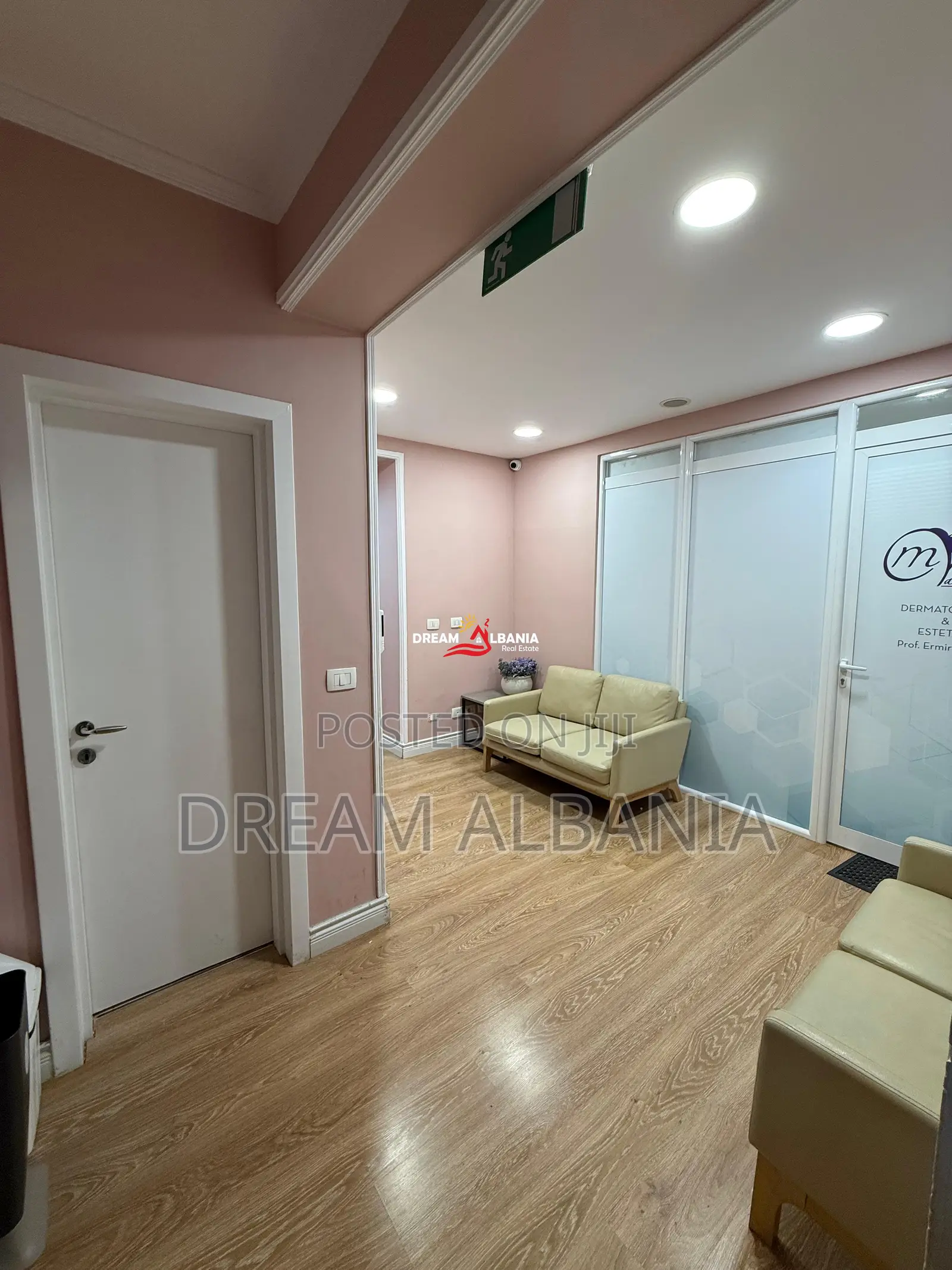 Jepet me Qira Zyrë– Bllok, sipër Doctor Hospital (ID 42611563)