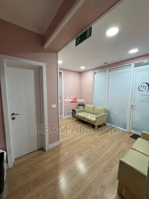 Jepet me Qira Zyrë– Bllok, sipër Doctor Hospital (ID 42611563)