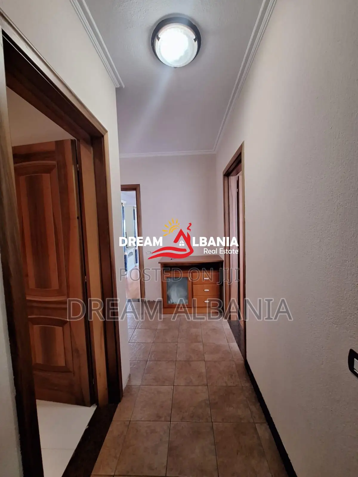 Jepet Apartament 3+1+2 me qera afer rrethrrotullimit te Komuna Parisit