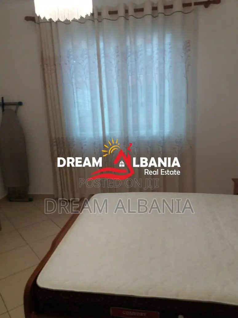 Jepet apartament 2+1+2 me qera ne zonen e Misto Mame prane Pallateve C