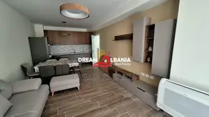 Jepet me qera apartament 2+1 tek 5 Maji prane rrethrrotullimit (ID 422