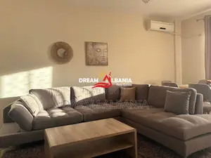 Jepet me qera Apartament 2+1 Rruga e Elbasanit prane pallatit te Briga