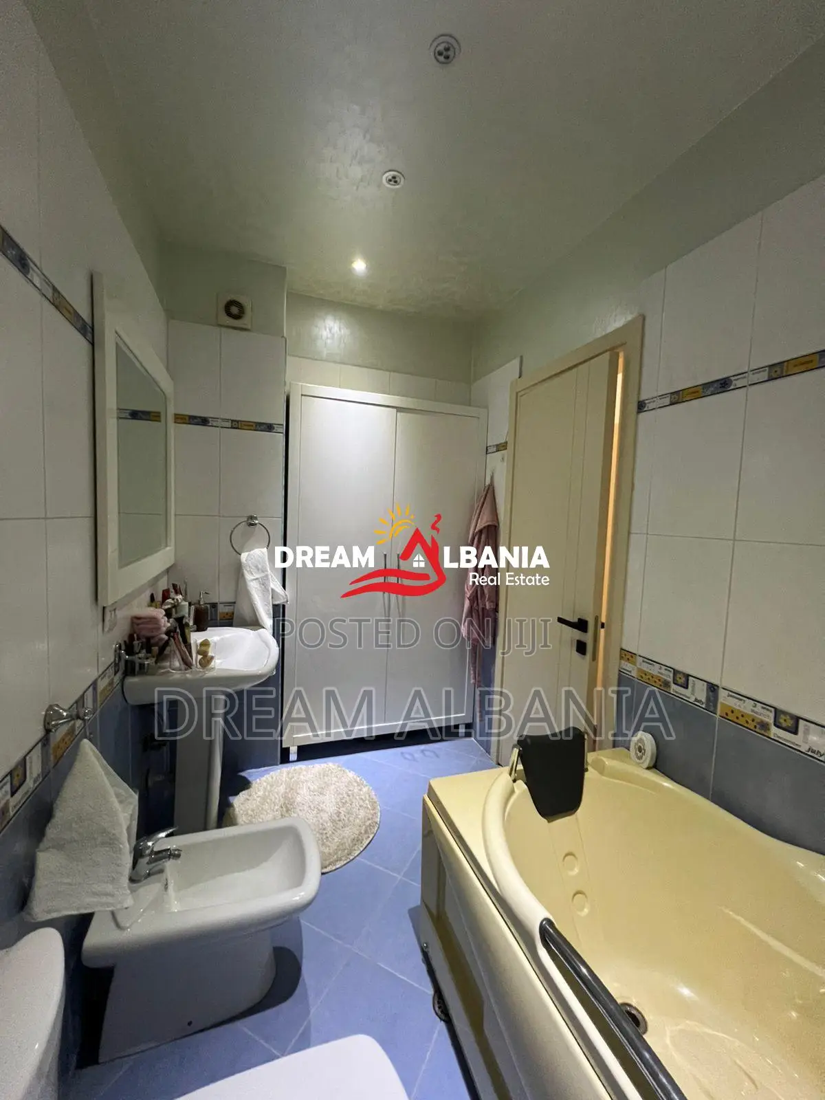 Super Apartament 2+1+2 ne shitje prane kompleksit Deliorgji, Tirane (I