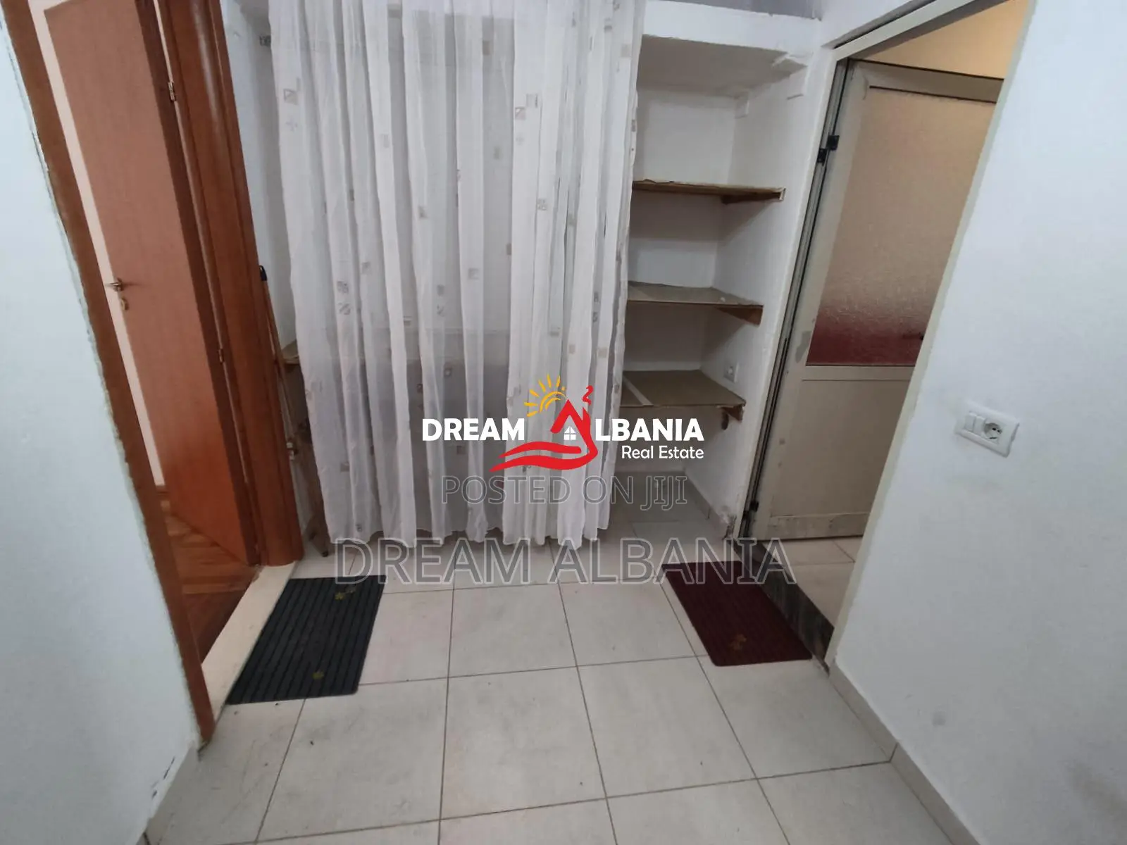 Jepet Apartament 1+1 me Qera në zonën e Xhamllikut prane Ish Venue ! (