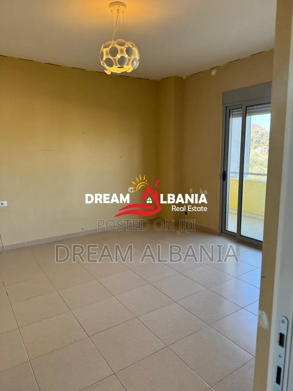 Shitet apartament 3+1+3 ne zonen e Kopshtit Zoologjik prane Sona Resid