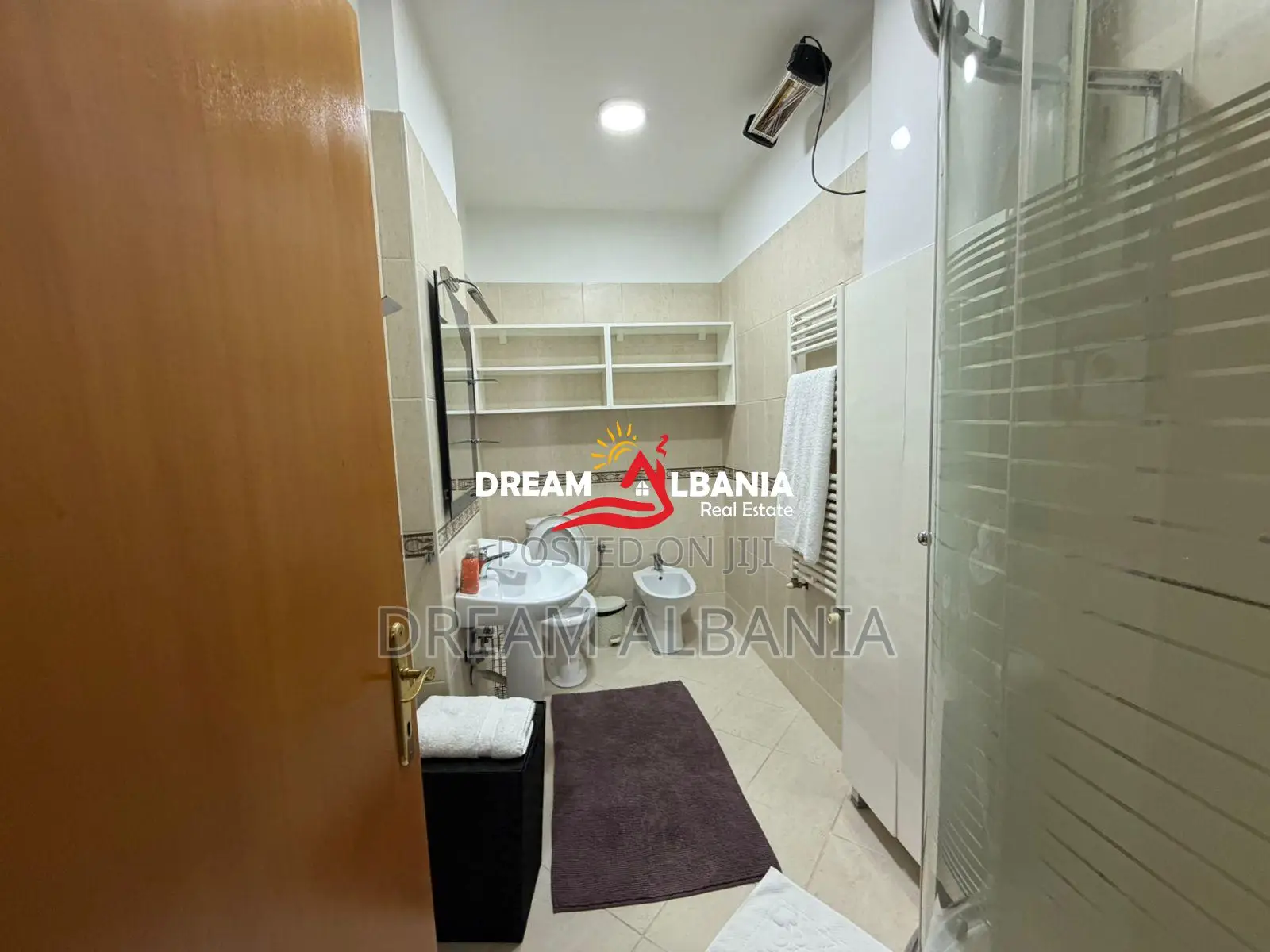 Apartament 3+1+2 me qera tek komuna e parisit prane kompleksit Kika (I