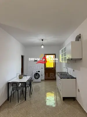 Jepet me qera kat i dyte i nje vile ne zonen e Shkozes prane Rrethrrot