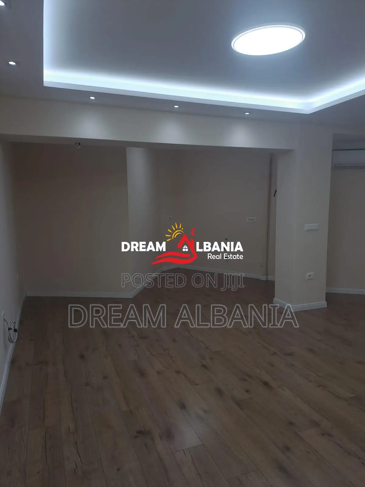 Jepet me qera apartament 2+1 per zyra, ne qender afer 9 Katesheve , Ti